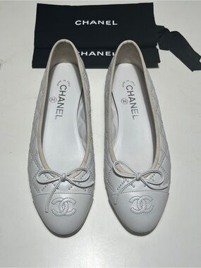 Chanel White pearl Quilted Leather Ballet Flats